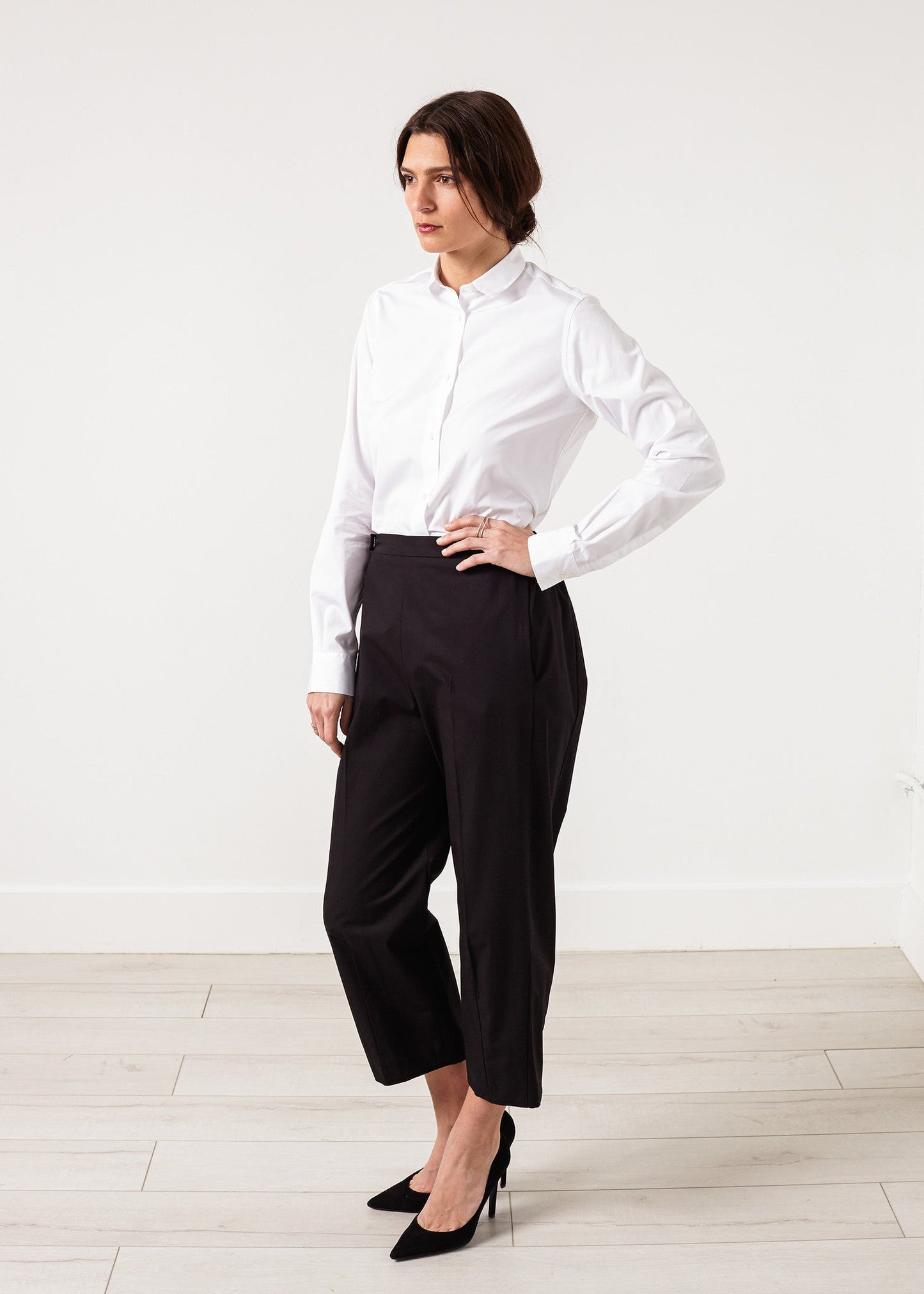 Wide Cropped Trousers in Black
