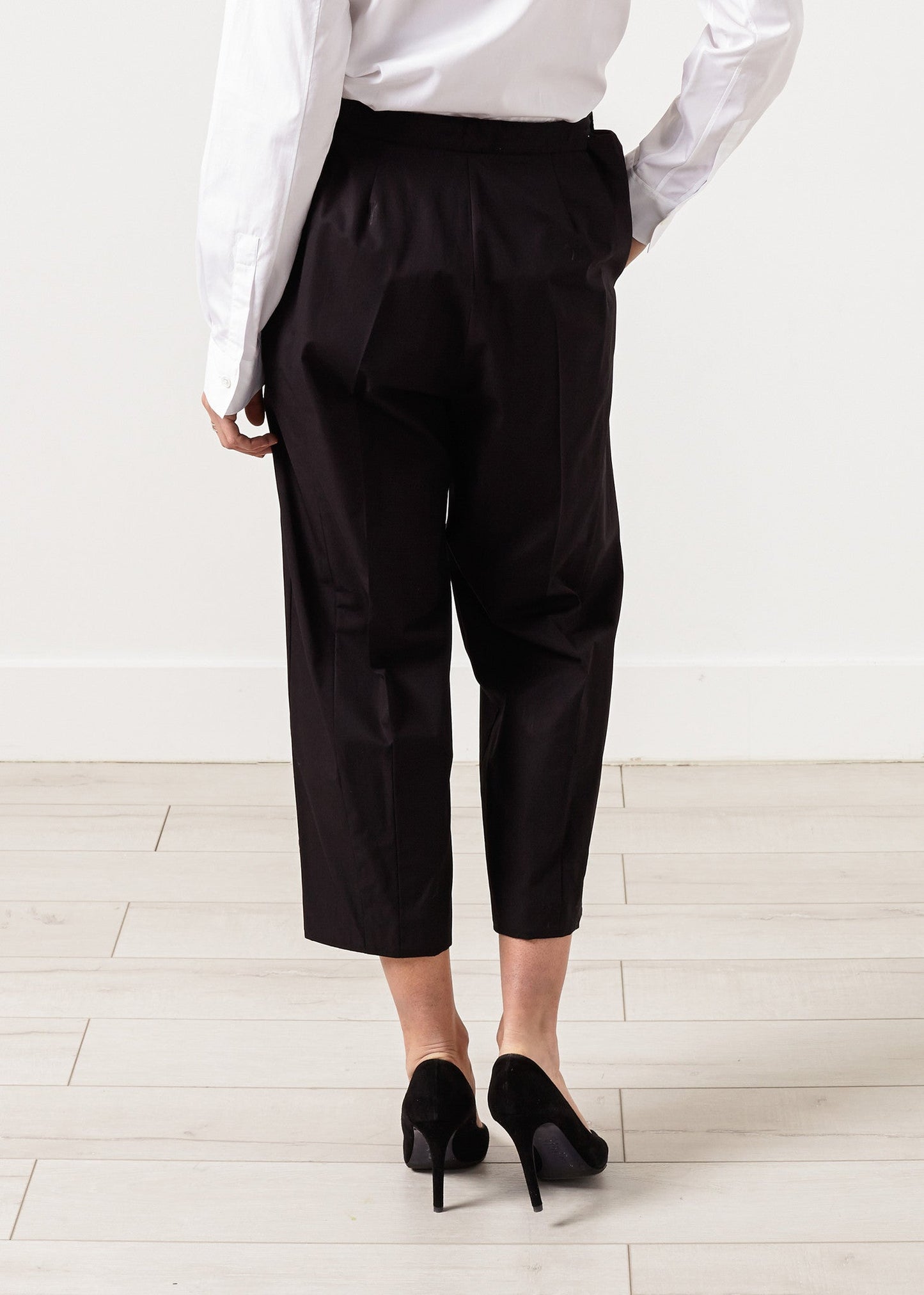 Wide Cropped Trousers in Black