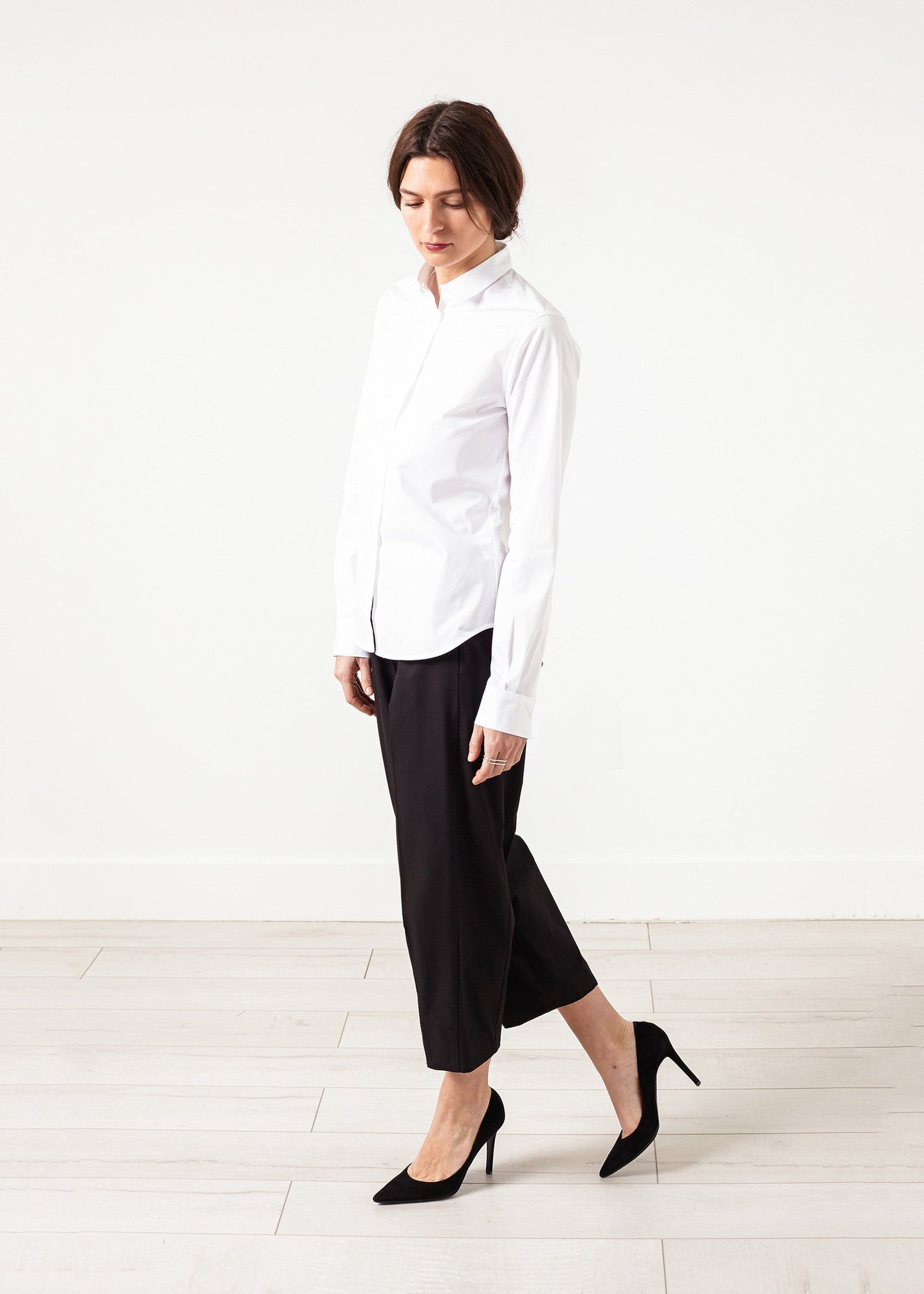 Wide Cropped Trousers in Black