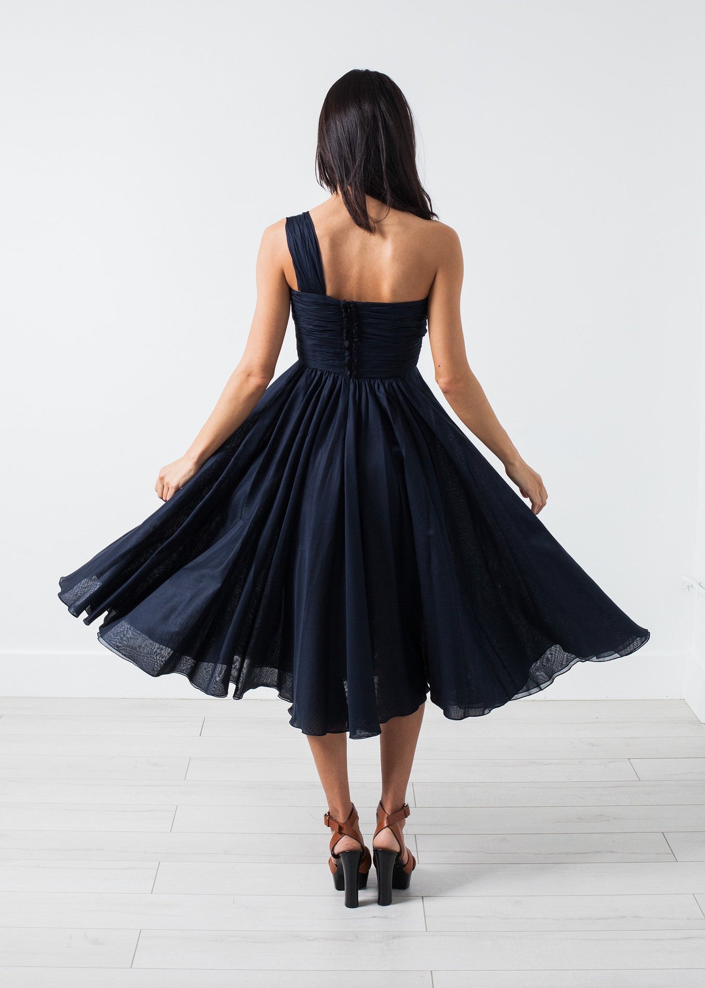 One-shoulder dress in navy