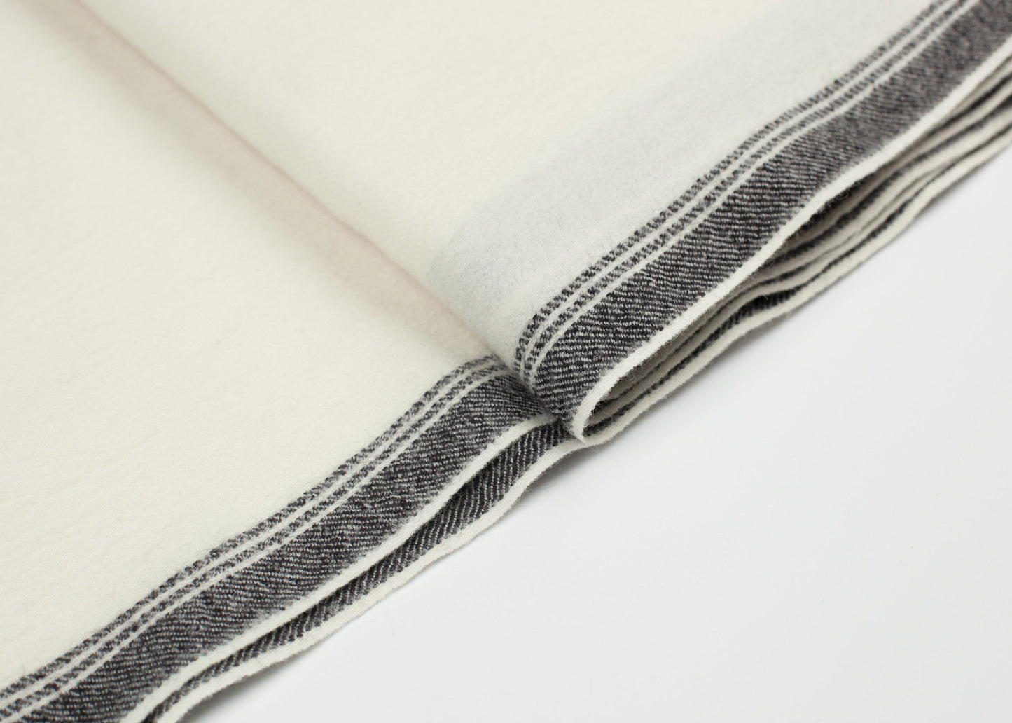 Edged Wool Scarf in Off-White