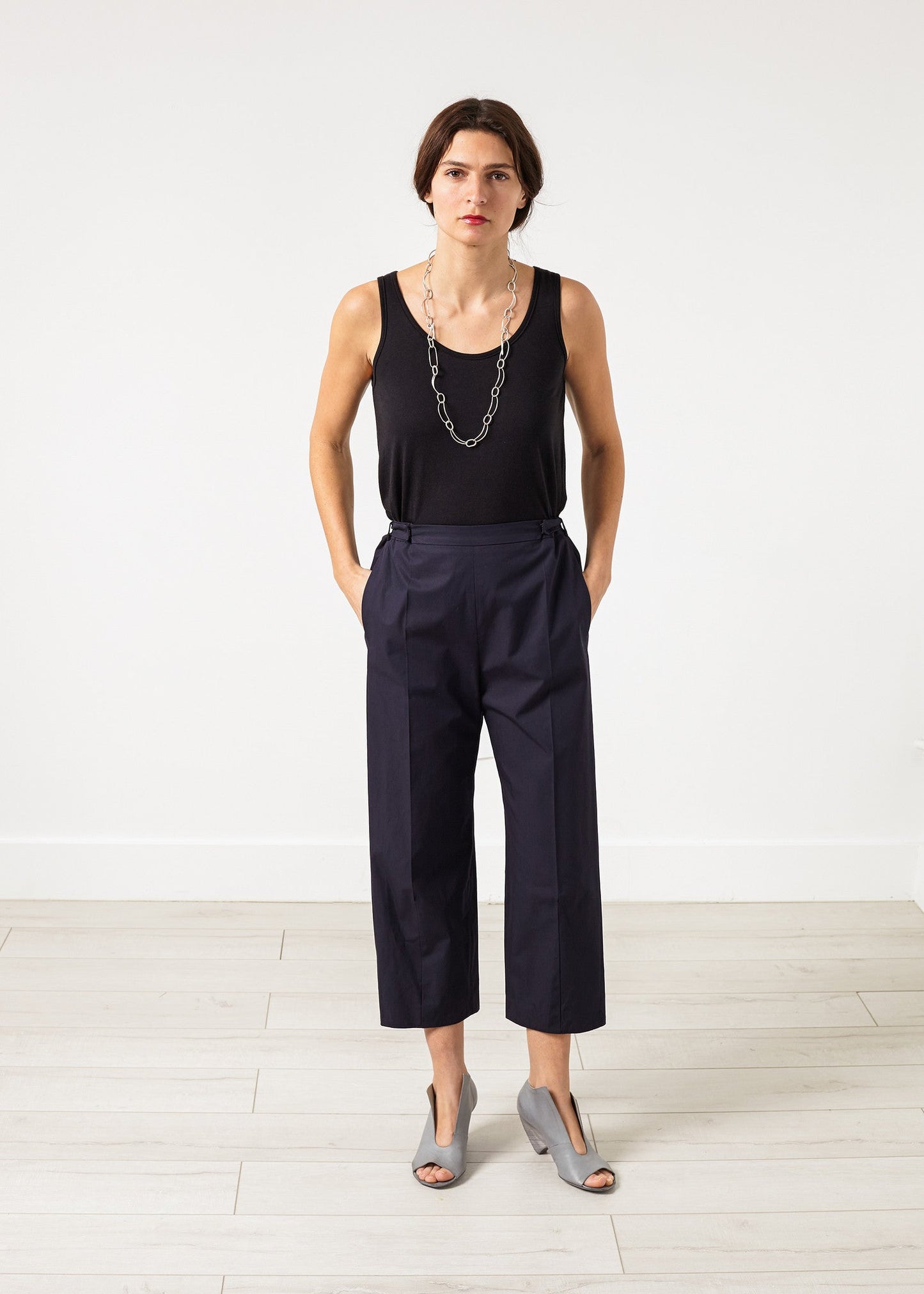 Wide Cropped Trousers in Navy