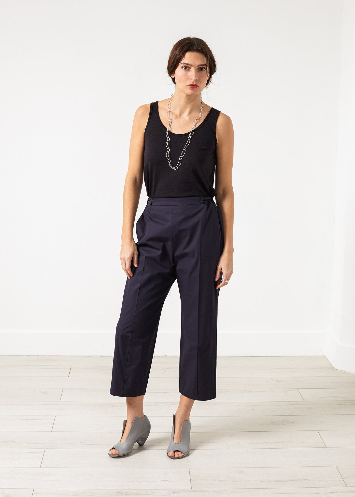 Wide Cropped Trousers in Navy
