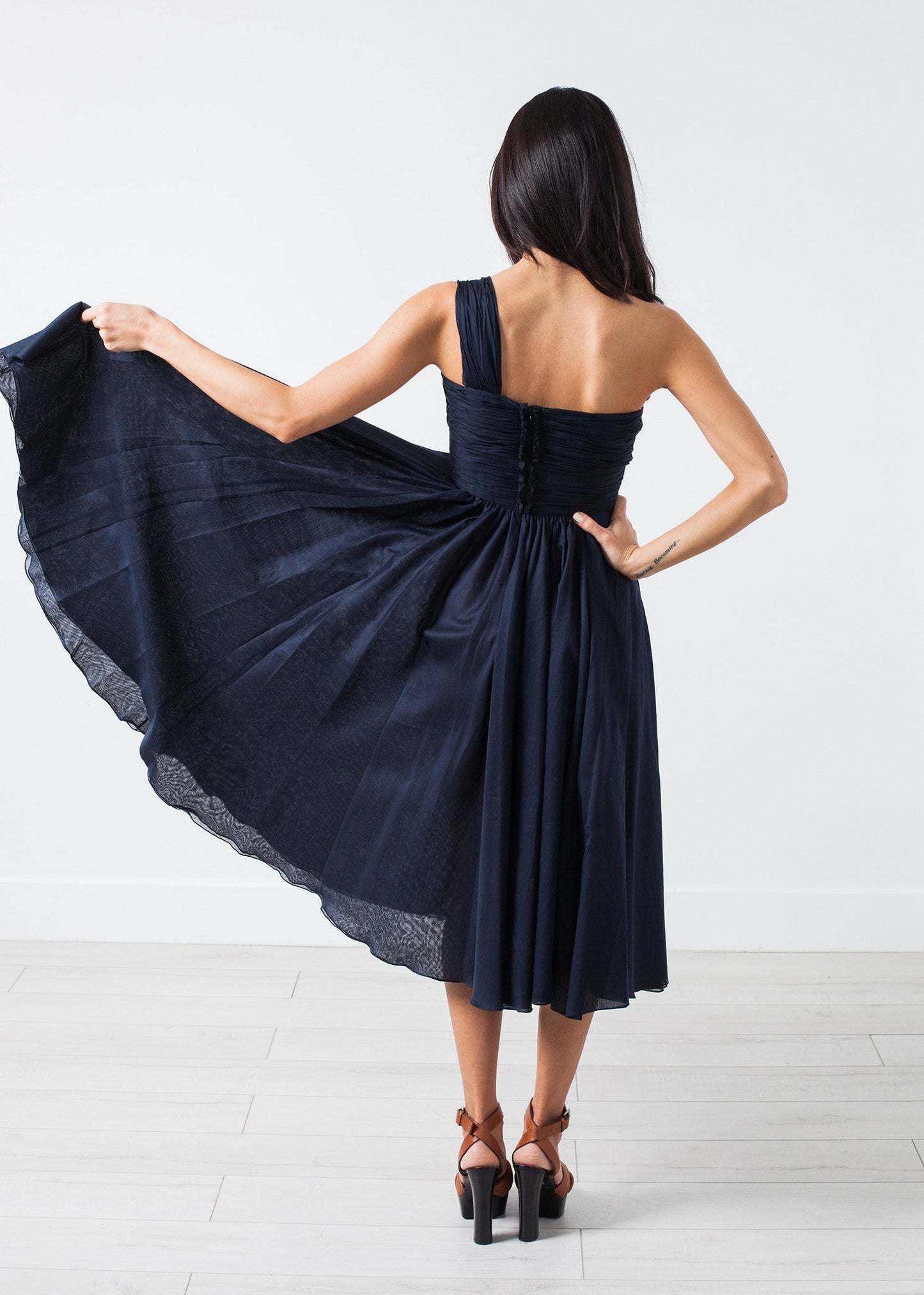 One-shoulder dress in navy