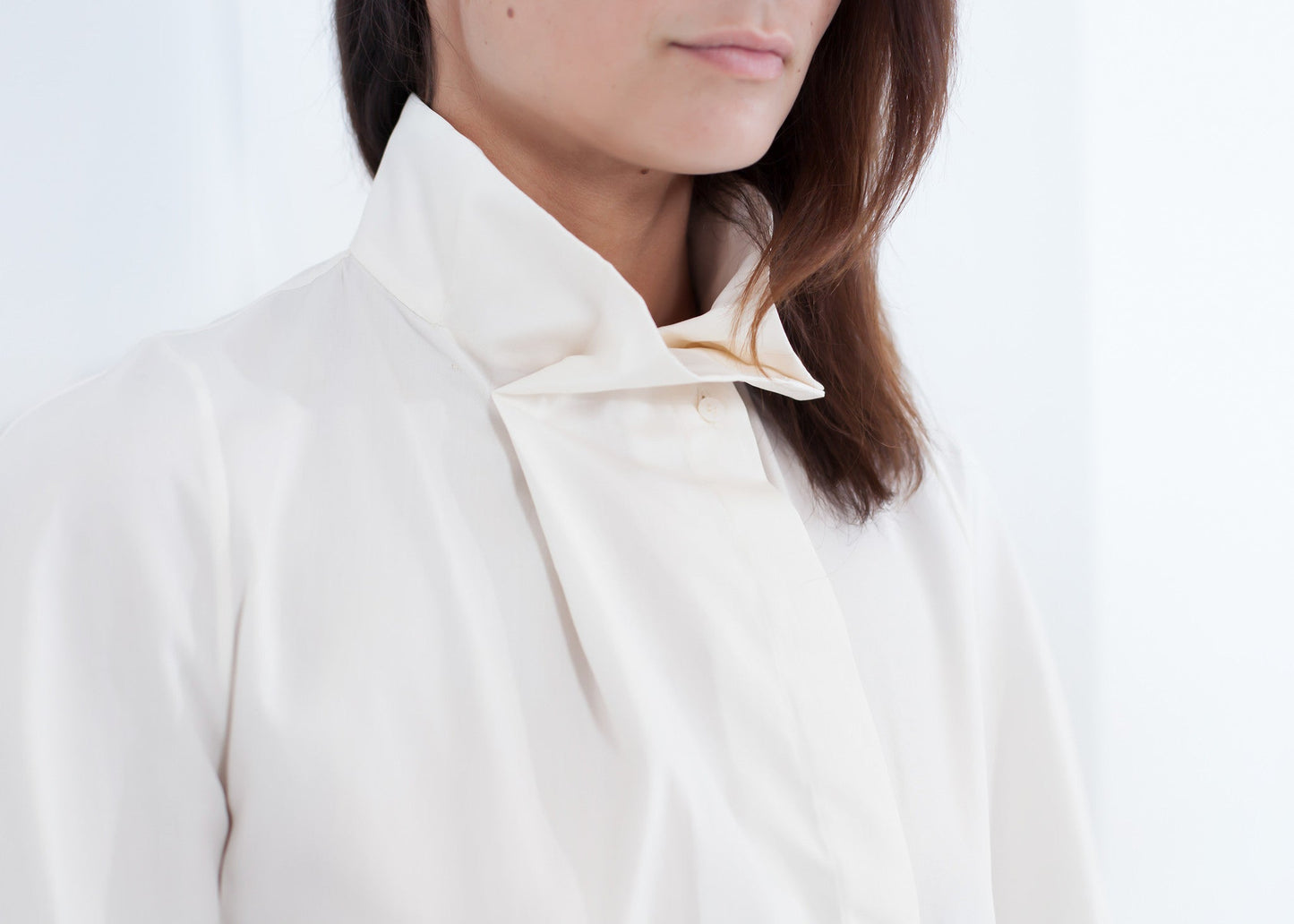 Full Collar Poplin Blouse in Off-White
