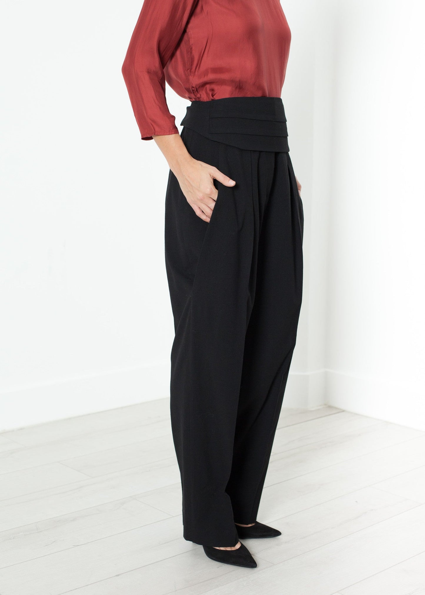 Pleated Waistband Trousers in Black
