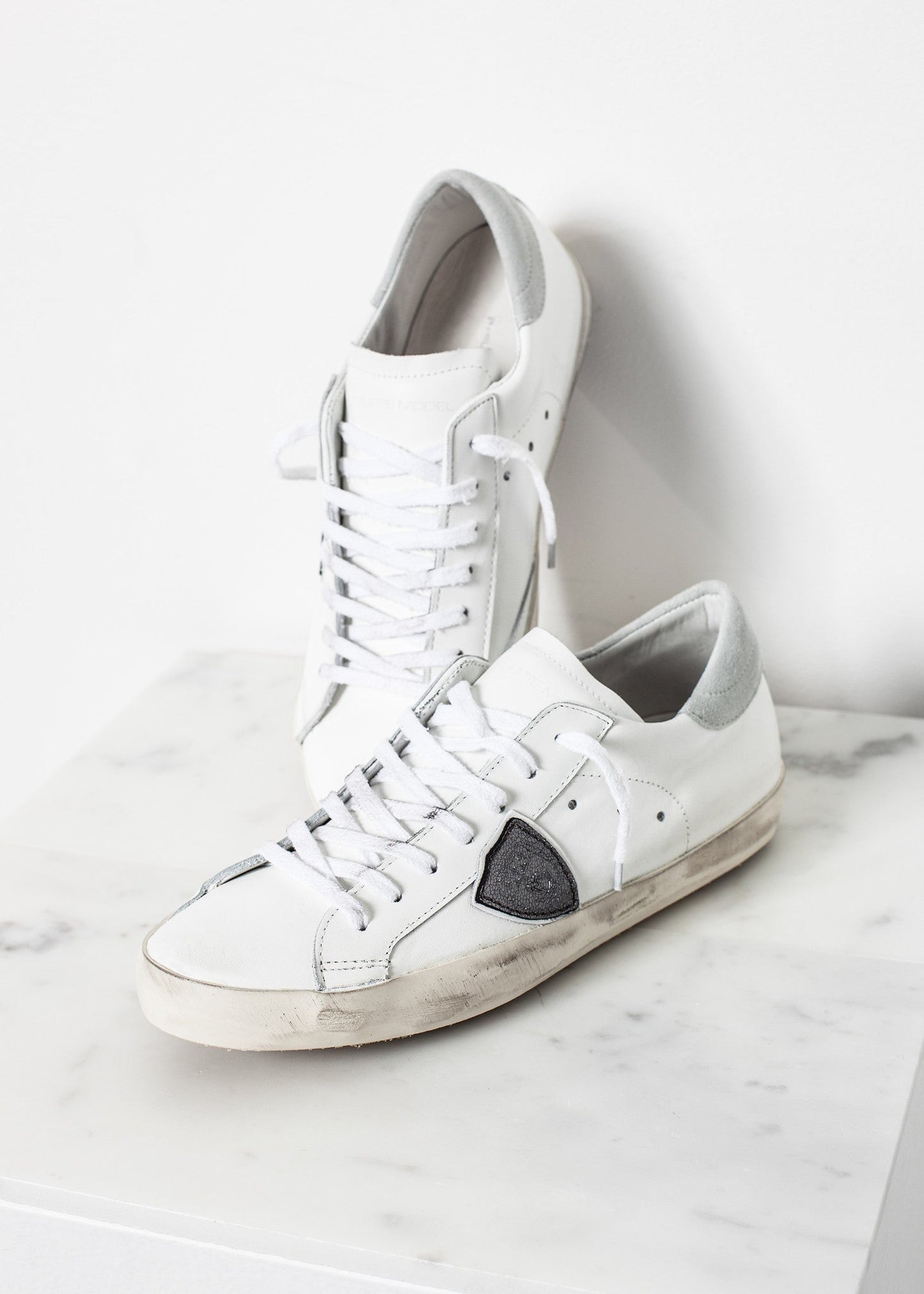 Low-top sneaker