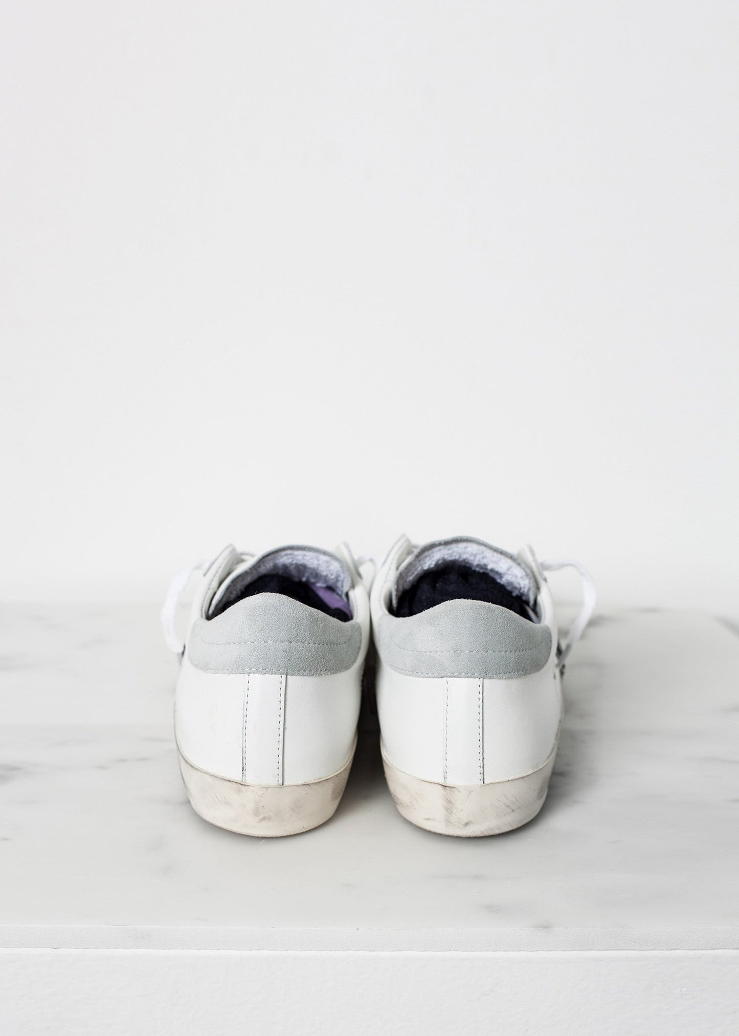 Low-top sneaker