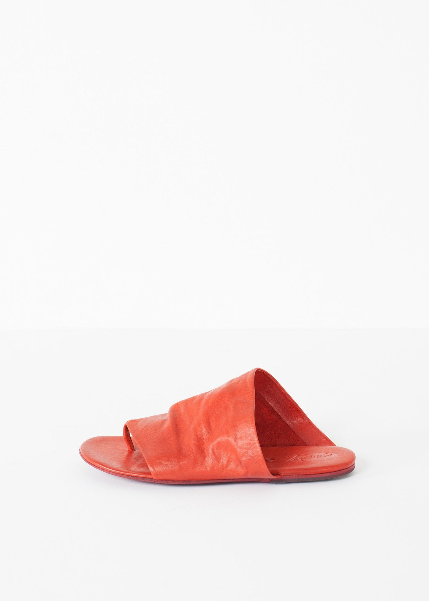 Are Sella Sandals in Red