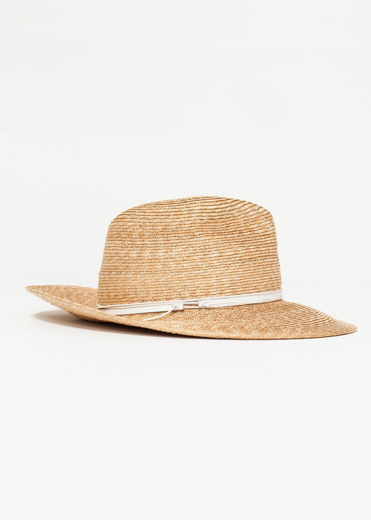 Wrapped-up hat in straw/white