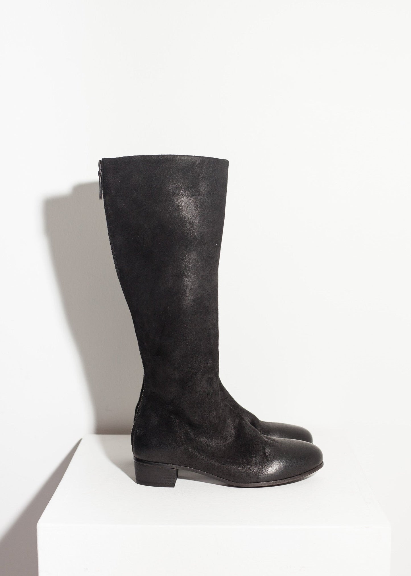 Knee-high boot in black